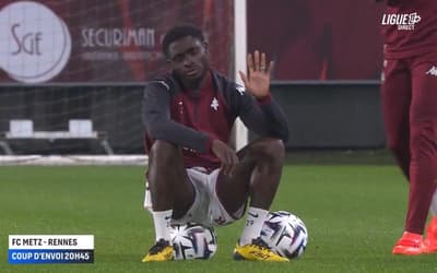Atleta da Ligue 1 interrompe aquecimento ao descobrir que não seria titular; veja
