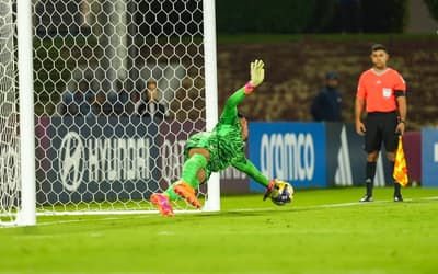 Goleiro do Brasil brilha, e Seleção elimina a França do Mundial sub-17 nos pênaltis