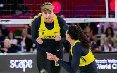 Carol e Rebecca lutam, mas não avançam à final do Mundial de Vôlei de Praia