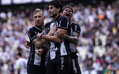 Jogadores do Ceará comemoram gol contra o Fluminense no Brasileirão=