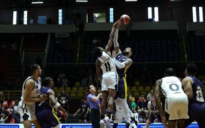 NBB: Corinthians derrota o Mogi com touchdown pass de Lucas Cauê; vídeo