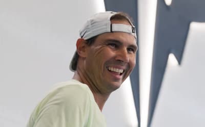 Vídeo: um ano após aposentadoria, Nadal treina com fenômeno das Filipinas