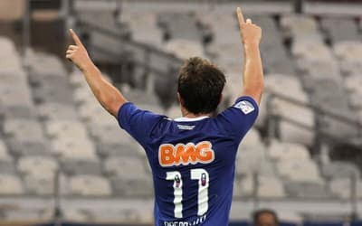 Cruzeiro 1 x 0 Corinthians no Brasileirão 2013; Dagoberto decide para o futuro campeão