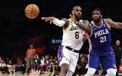 Astro da NBA é multado em R$ 270 mil por dar 'sarrada' em partida; veja reação