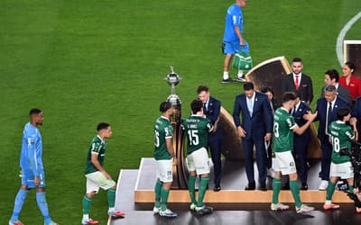 Palmeiras desembarca em São Paulo em silêncio após perder título da Libertadores