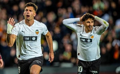 Jogos de hoje: quem joga no futebol e onde assistir ao vivo – segunda (1/12/2025)