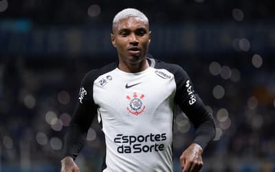Vitinho comemora desempenho pessoal e tenta explicar má fase do Corinthians: 'Não é falta de atitude'