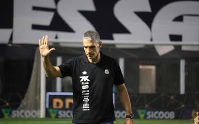 Vojvoda comandou o Santos na vitória contra o Sport, na Vila Belmiro. (Foto: JoÃ£o Jardim/Pera Photo Press)