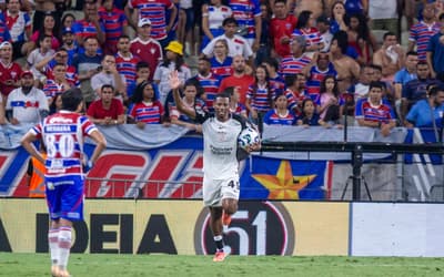 Maycon alerta para erros e destaca jovens após derrota do Corinthians