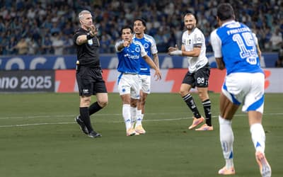 Decisões de Daronco revoltam torcedores em Cruzeiro x Botafogo: 'Acabou'
