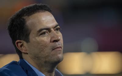 Torcedores do Corinthians mandam recado para Marcelo Paz