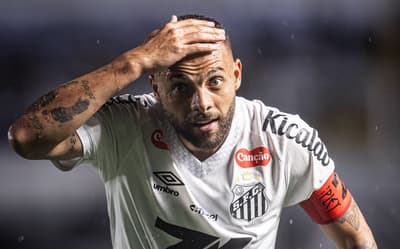 Guilherme minimiza rumores sobre saída e garante foco no Santos
