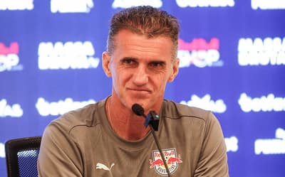 Red Bull Bragantino renova com Vagner Mancini