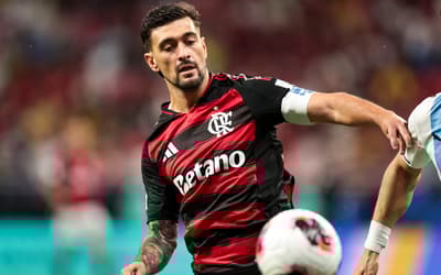 Arrascaeta destaca maturidade do Flamengo antes da final do Mundial contra o PSG