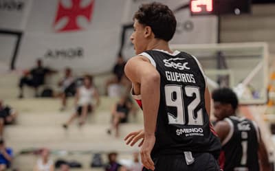 Joia do Flamengo celebra vitória no clássico contra o Vasco e exalta veteranos