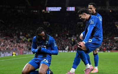 Rivais de Manchester brigam por atacante da Premier League; veja