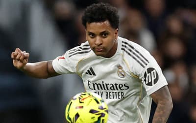 De férias, Rodrygo prova que tem habilidade no vôlei