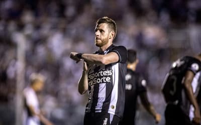 Atacante deixa o Ceará e fecha com adversário da Série B