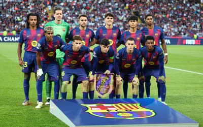 Zagueiro do Barcelona retorna aos treinos após pausa por saúde mental