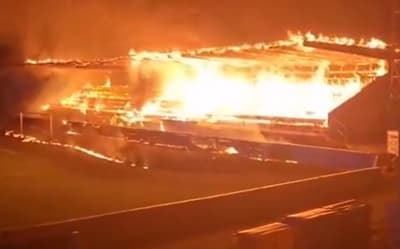 Torcedores colocam fogo em estádio após rebaixamento de time europeu; veja imagens