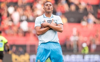 Melhores momentos: Carlos Vinícius faz mais dois, Grêmio goleia Sport e se garante na Sul-Americana