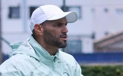 Nas férias, Weverton treina defesas com bola para tentar retomar titularidade no Palmeiras