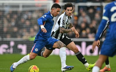 Com gol de brasileiro, Chelsea sai atrás mas busca empate contra Newcastle