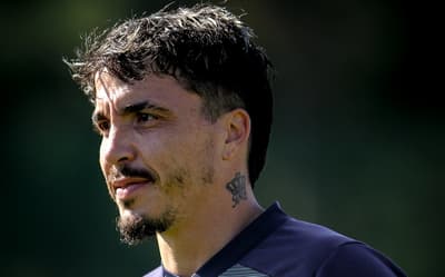 Coritiba encaminha renovações de meio-campistas titulares