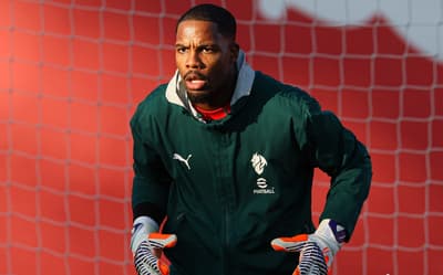 Imbróglio por renovação do Milan com Maignan faz clube buscar Hugo Souza