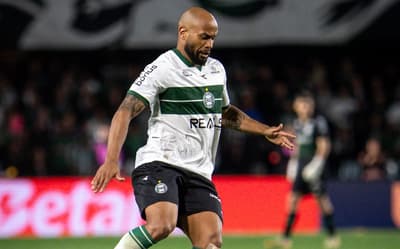 Coritiba surpreende e renova com zagueiro experiente