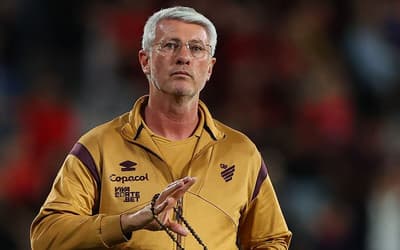 Athletico ajusta detalhes para ampliar contrato de Odair Hellmann