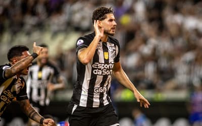 Na mira do Internacional, atacante quer vestir vermelho