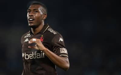 Rayan jogador do Vasco comemora seu gol durante partida contra o Fluminense