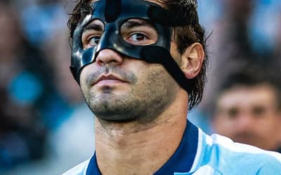 Algoz de Pedro, do Flamengo, nocauteia rival com chute no rosto; veja