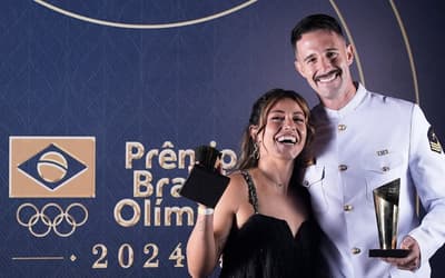 Lucas Verthein pede casamento de presente de natal e Ana Sátila diz sim