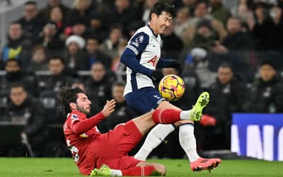 Tottenham e Liverpool se encontram pela Premier League com técnicos pressionados