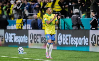 Vanderson se inspira em Cafu e elogia Ancelotti de olho na Copa do Mundo