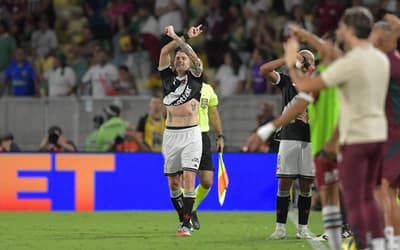 Zagueiro ex-Vasco faz campanha por Vegetti no Coritiba: 'Vem, matador'