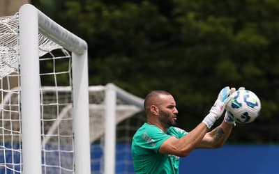 Weverton avança em recuperação, é liberado e estará à disposição do Palmeiras para início do Paulista
