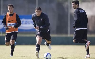 Bruno Bertucci, Ronaldo e Douglas pelo Corinthians (Foto: Agência Corinthians)