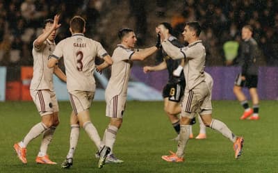 Assistência de Lucas Rosa ajuda Ajax a vencer a primeira na Champions League