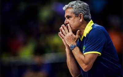 Zé Roberto dividido entre Osasco e Gabi: 'Impossível torcer contra ela'