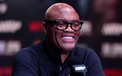 Ex-destaque do UFC, medalhista olímpico desafia Anderson Silva no boxe