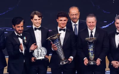 Saiba por que o campeão da F1 não recebe o troféu na última corrida