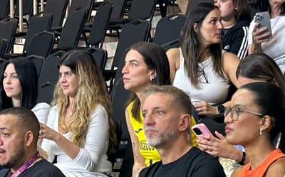 Boo acompanha estreia de Gabi Guimarães no Mundial