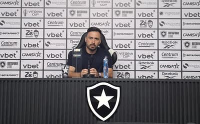 Ancelotti, sobre seguir no Botafogo: 'Espero ficar mais tempo, mas não depende só de mim'