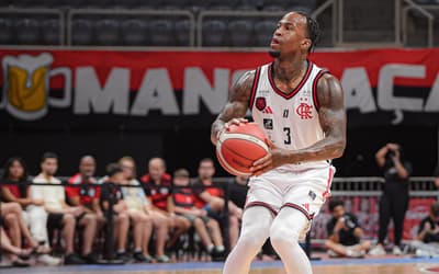 Flamengo dispensa jogador estrangeiro após retorno de astro do NBB