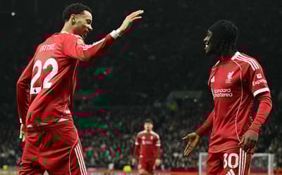 Liverpool supera Tottenham fora de casa e sobe na tabela da Premier League