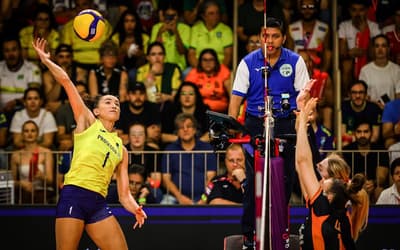 Gabi Guimarães vai à final do Mundial sob olhar da mãe: 'quem mais me apoiou'