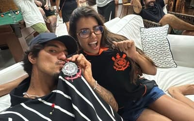 Gabriel Medina comemora título do Corinthians